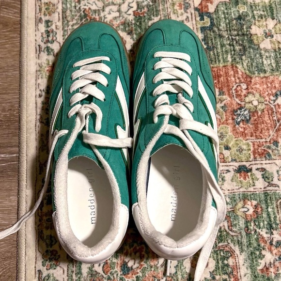 NWT steve madden trendy green suede sneakers - Picture 2 of 5